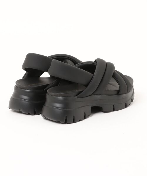 Right-on（ライトオン）の「クロスベルト厚底サンダル（サンダル・レディース・ホワイト/ブラック・M/L）」の3枚目の写真