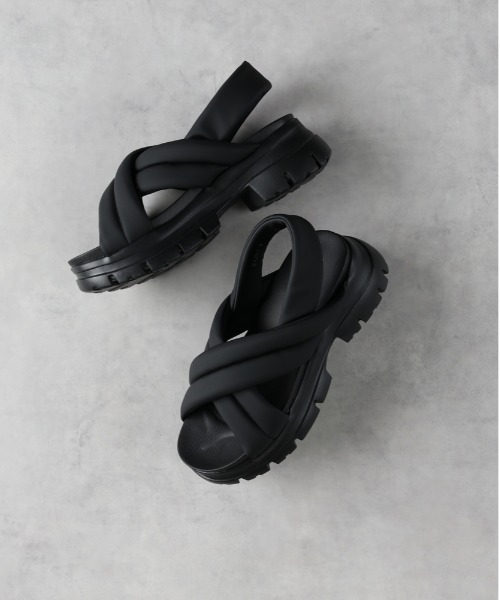 Right-on（ライトオン）の「クロスベルト厚底サンダル（サンダル・レディース・ホワイト/ブラック・M/L）」の2枚目の写真