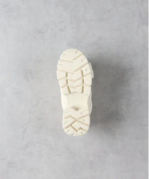 Right-on（ライトオン）の「クロスベルト厚底サンダル（サンダル・レディース・ホワイト/ブラック・M/L）」の6枚目の写真