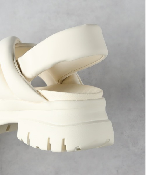 Right-on（ライトオン）の「クロスベルト厚底サンダル（サンダル・レディース・ホワイト/ブラック・M/L）」の10枚目の写真