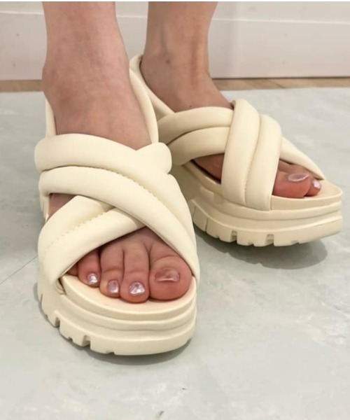 Right-on（ライトオン）の「クロスベルト厚底サンダル（サンダル・レディース・ホワイト/ブラック・M/L）」の11枚目の写真