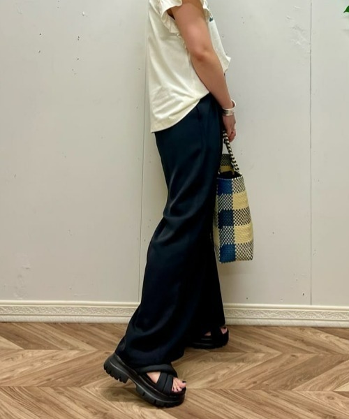 Right-on（ライトオン）の「クロスベルト厚底サンダル（サンダル・レディース・ホワイト/ブラック・M/L）」の14枚目の写真