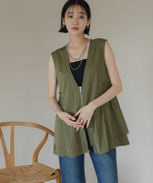 LOWRYS FARM（ローリーズファーム）の「ナイロンギャザーベスト　495542（ベスト・レディース・ベージュ/ブラック/カーキ・FREE）」の20枚目の写真