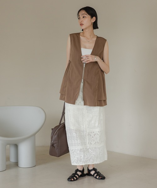 LOWRYS FARM（ローリーズファーム）の「ナイロンギャザーベスト　495542（ベスト・レディース・ベージュ/ブラック/カーキ・FREE）」の12枚目の写真