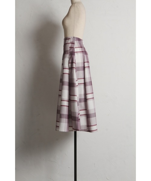 tocco closet(トッコ クローゼット)の「ウエストダーツチェック柄フレアスカート(スカート・レディース・ブラック/ピンク/バーガンディー・M)」の15枚目の写真