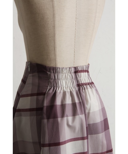 tocco closet(トッコ クローゼット)の「ウエストダーツチェック柄フレアスカート(スカート・レディース・ブラック/ピンク/バーガンディー・M)」の17枚目の写真