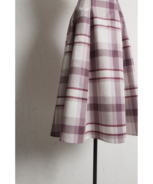 tocco closet(トッコ クローゼット)の「ウエストダーツチェック柄フレアスカート(スカート・レディース・ブラック/ピンク/バーガンディー・M)」の21枚目の写真