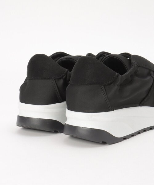 ikka（イッカ）の「【雑誌InRed11月号掲載】サテンスエードコンビスニーカー（スニーカー・レディース・ブラック/オートミール・L/M）」の19枚目の写真