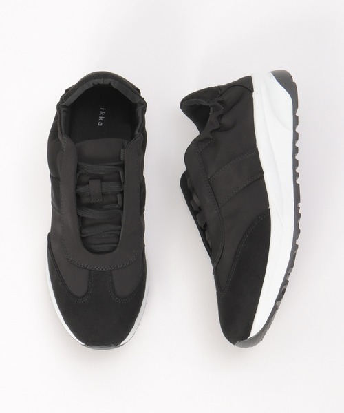 ikka（イッカ）の「【雑誌InRed11月号掲載】サテンスエードコンビスニーカー（スニーカー・レディース・ブラック/オートミール・L/M）」の3枚目の写真