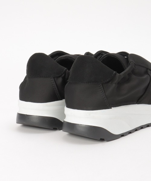 ikka（イッカ）の「【雑誌InRed11月号掲載】サテンスエードコンビスニーカー（スニーカー・レディース・ブラック/オートミール・L/M）」の9枚目の写真