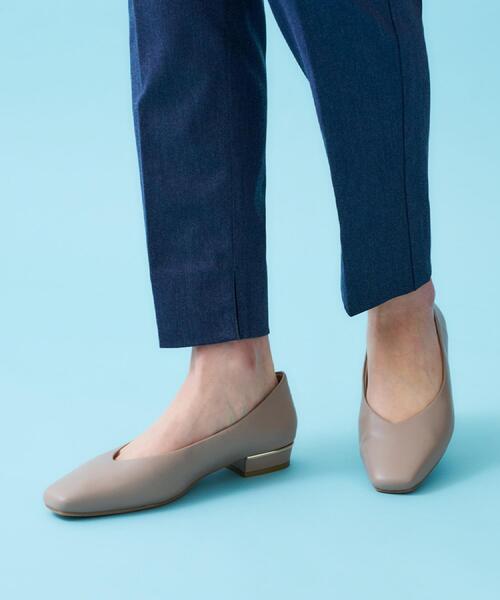 OPAQUE.CLIP（オペークドットクリップ）の「【抗菌防臭加工/生活防水】メタルパーツVフラットパンプス（パンプス・レディース・ワイン系2/ベージュ/ブラック・01/02/03）」の4枚目の写真