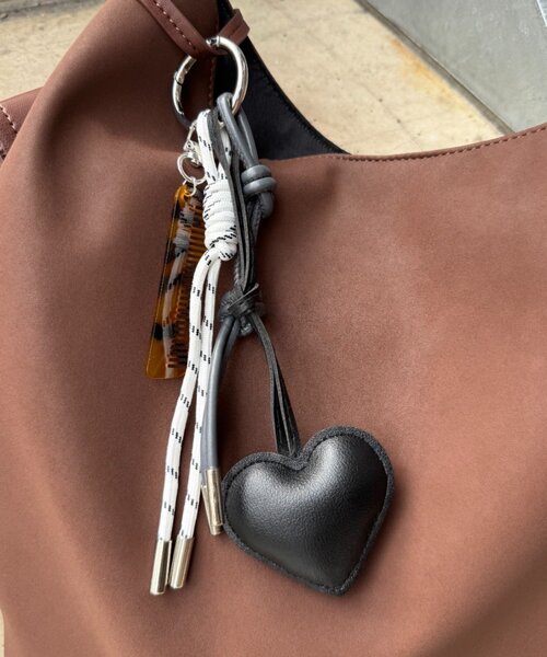 CIAOPANIC TYPY(チャオパニックティピー)の「ハートレザーキーチャーム(キーホルダー・レディース・ブラック/レッド/ネイビー・ONE SIZE)」の14枚目の写真