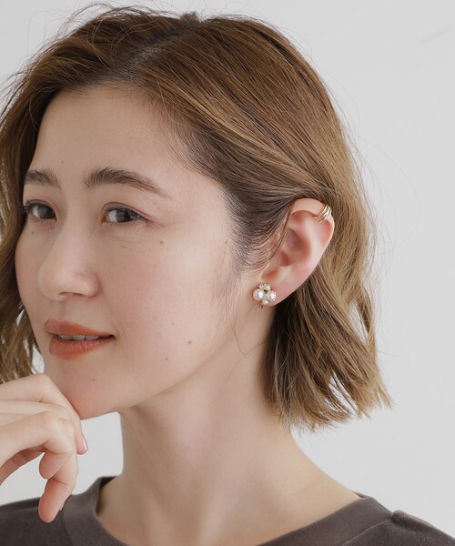 grove(グローブ)の「【痛くなりにくい】パール調ビジューイヤリングイヤカフセット(イヤリング・レディース・ゴールド/ピンクゴールド・00)」の9枚目の写真