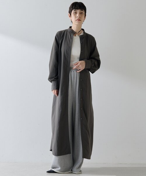 Whim Gazette（ウィムガゼット）の「ナイロンシャツドレス（ワンピース・レディース・グレー/ブラウン・FREE）」の2枚目の写真