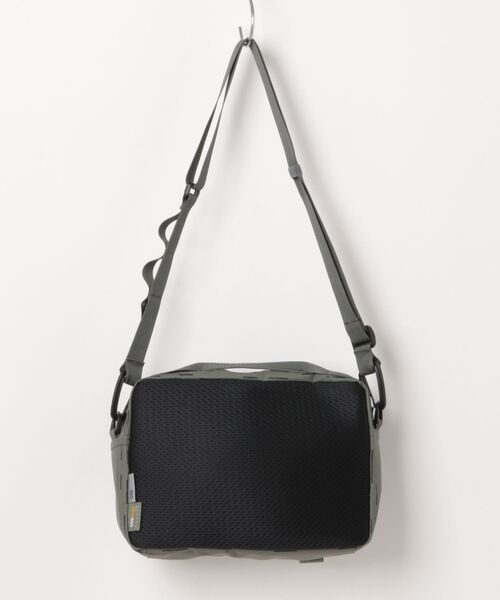 CIE(シー)の「【CIE/シー】GRID3 BOTTLE SHOULDER BAG (M) LIMITED EDITION(ショルダーバッグ・メンズ・オリーブ・FREE)」の2枚目の写真