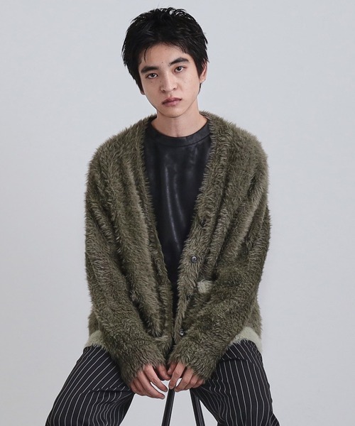 tk.TAKEO KIKUCHI（ティーケータケオキクチ）の「【WEB限定】バイカラーフェザーニットカーディガン（カーディガン/ボレロ・メンズ・ダークグリーン/ブラック/ライトグレー/ブルー・01/03/02）」の4枚目の写真