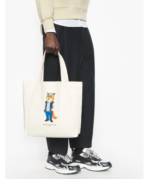 Maison Kitsune（メゾンキツネ）の「DRESSED FOX TOTE（トートバッグ・メンズ・ホワイト・U）」の6枚目の写真