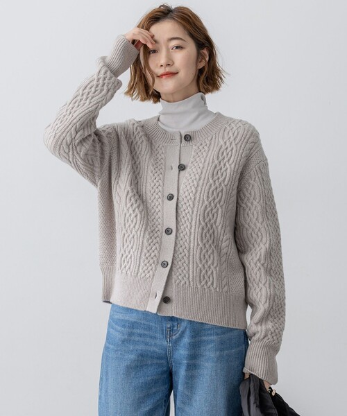 23区(ニジュウサンク)の「カシミヤブレンド ケーブルニットカーディガン(カーディガン/ボレロ・レディース・ライトグレー系/グレー系/ライトグリーン系/ベージュ系・38)」の3枚目の写真