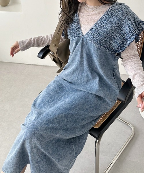 A.D.C.L.（エーディーシーエル）の「シャーリング切替 ミディ丈 デニムワンピース（ワンピース・レディース・ブラック/ブルー・M/L）」の10枚目の写真