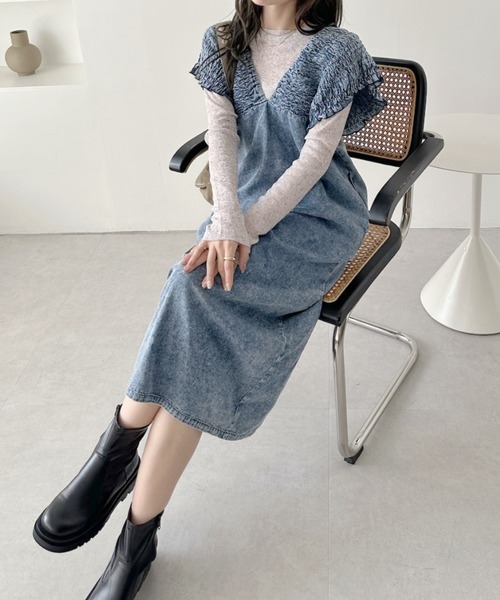 A.D.C.L.（エーディーシーエル）の「シャーリング切替 ミディ丈 デニムワンピース（ワンピース・レディース・ブラック/ブルー・M/L）」の14枚目の写真