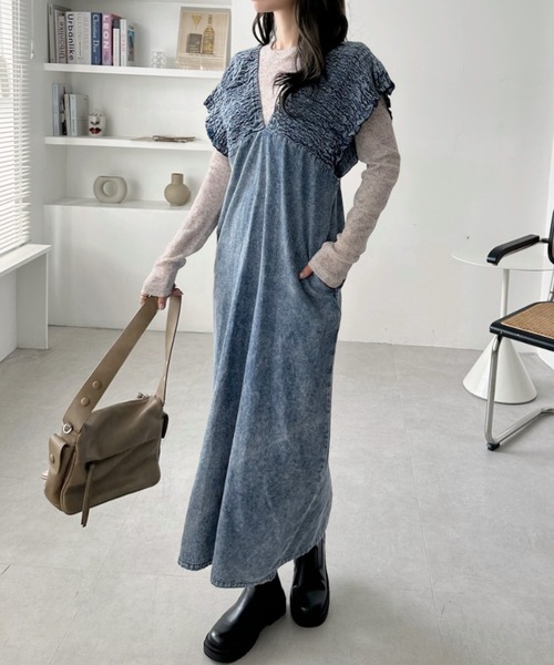 A.D.C.L.（エーディーシーエル）の「シャーリング切替 ミディ丈 デニムワンピース（ワンピース・レディース・ブラック/ブルー・M/L）」の12枚目の写真