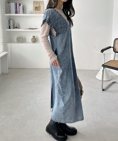 A.D.C.L.（エーディーシーエル）の「シャーリング切替 ミディ丈 デニムワンピース（ワンピース・レディース・ブラック/ブルー・M/L）」の3枚目の写真