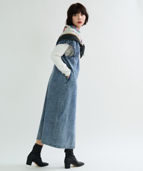 A.D.C.L.（エーディーシーエル）の「シャーリング切替 ミディ丈 デニムワンピース（ワンピース・レディース・ブラック/ブルー・M/L）」の21枚目の写真