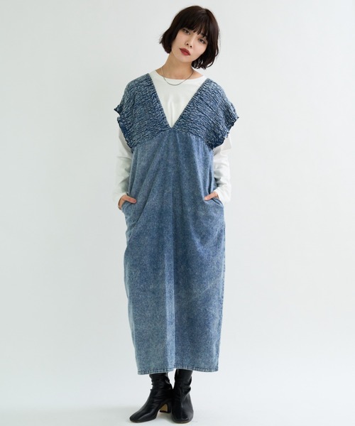 A.D.C.L.（エーディーシーエル）の「シャーリング切替 ミディ丈 デニムワンピース（ワンピース・レディース・ブラック/ブルー・M/L）」の16枚目の写真