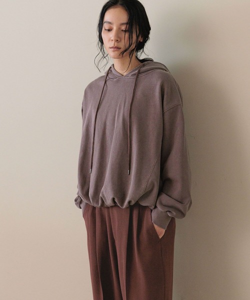 LOWRYS FARM（ローリーズファーム）の「バルーンウラケフーディ  581280（パーカー・レディース・パープル/チャコールグレー/ブラウン・FREE）」の2枚目の写真