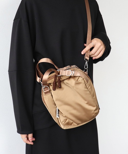 Three Four Time（ｽﾘｰﾌｫｰﾀｲﾑ）の「【Casselini】ナイロンBOXY BAG（ショルダーバッグ・レディース・ベージュ/グレー/ブラック・FREE）」の3枚目の写真