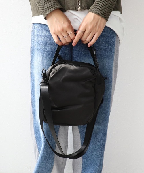 Three Four Time（ｽﾘｰﾌｫｰﾀｲﾑ）の「【Casselini】ナイロンBOXY BAG（ショルダーバッグ・レディース・ベージュ/グレー/ブラック・FREE）」の2枚目の写真