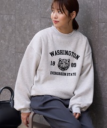 THE CRAFT CREW PRODUCTS（ザクラフトクループロダクツ）の「アニマルフロッキープリントオーバーサイズカレッジロゴスウェット / 抗菌防臭・吸湿発熱【THE CRAFT CREW PRODUCTS】（スウェット）」