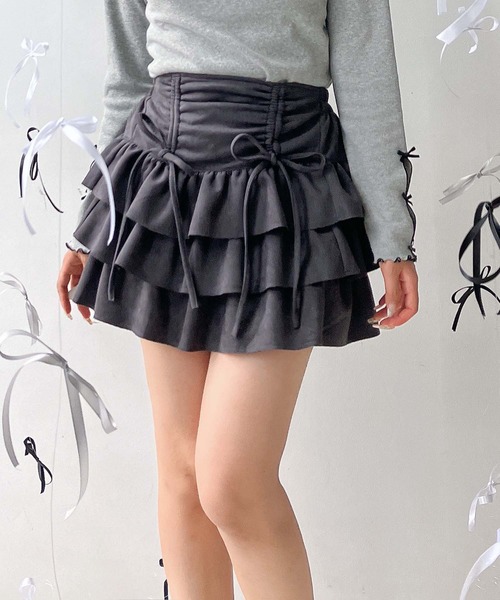 AS KNOW AS plus（アズノゥアズプラス）の「♪リボンとティアードミニスカート セットアップ対応（スカート・レディース・ブラック系1/キャメル/スミクロ/ブラック系/ブラウン/サックスブルー系/カモフラージュ/ブラック系2/ネイビー系・FREE）」の2枚目の写真