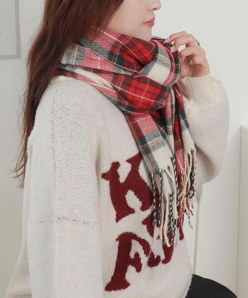 WEGO（ウィゴー）の「WEGO/【25年秋冬新作】大判ストール（マフラー・レディース・サックスブルー/レッド系その他/ライトグレー/ホワイト/レッド/グリーン/その他1/オフホワイト/グレー/その他3/ライトパープル/ネイビー/その他2/ブラック/グレー系その他/ライトピンク・FREE）」の3枚目の写真
