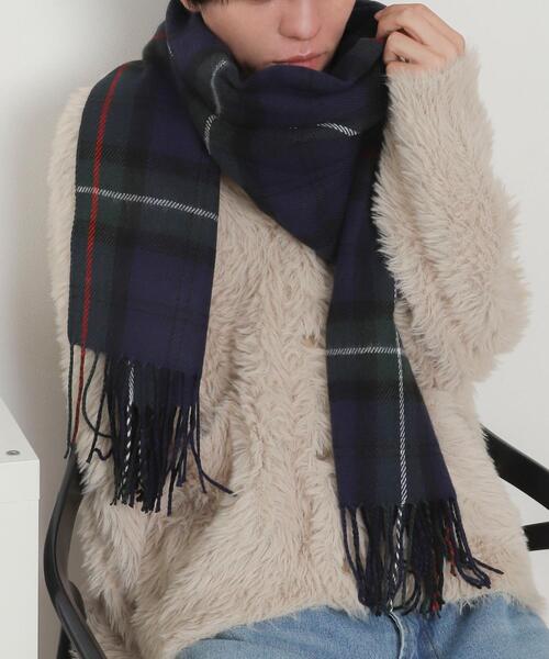 WEGO（ウィゴー）の「WEGO/【25年秋冬新作】大判ストール（マフラー・レディース・サックスブルー/レッド系その他/ライトグレー/ホワイト/レッド/グリーン/その他1/オフホワイト/グレー/その他3/ライトパープル/ネイビー/その他2/ブラック/グレー系その他/ライトピンク・FREE）」の7枚目の写真