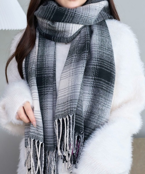 WEGO（ウィゴー）の「WEGO/【25年秋冬新作】大判ストール（マフラー・レディース・サックスブルー/レッド系その他/ライトグレー/ホワイト/レッド/グリーン/その他1/オフホワイト/グレー/その他3/ライトパープル/ネイビー/その他2/ブラック/グレー系その他/ライトピンク・FREE）」の14枚目の写真