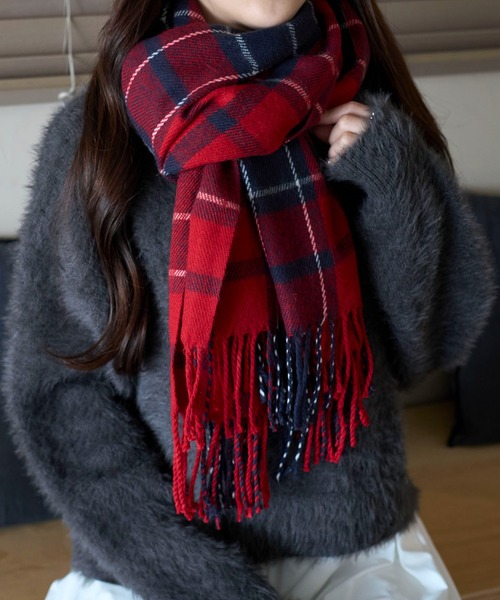 WEGO（ウィゴー）の「WEGO/【25年秋冬新作】大判ストール（マフラー・レディース・サックスブルー/レッド系その他/ライトグレー/ホワイト/レッド/グリーン/その他1/オフホワイト/グレー/その他3/ライトパープル/ネイビー/その他2/ブラック/グレー系その他/ライトピンク・FREE）」の13枚目の写真