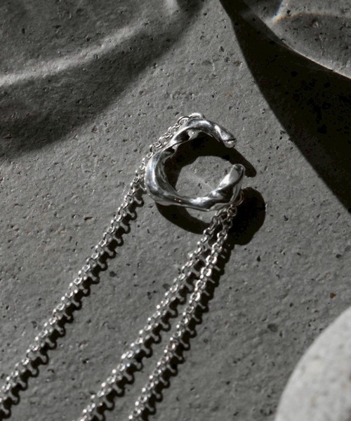 Soierie（ソワリー）の「ローズ アイビー イヤーカフ (1P） / Rose ivy earcuff (1P)（イヤーカフ・レディース・シルバー・FREE）」の3枚目の写真