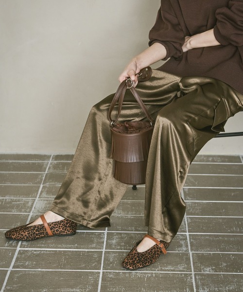 LAKOLE(ラコレ)の「サテンカーゴパンツ / 602384(カーゴパンツ・レディース・ブラック/カーキ/スモークピンク・FREE)」の10枚目の写真