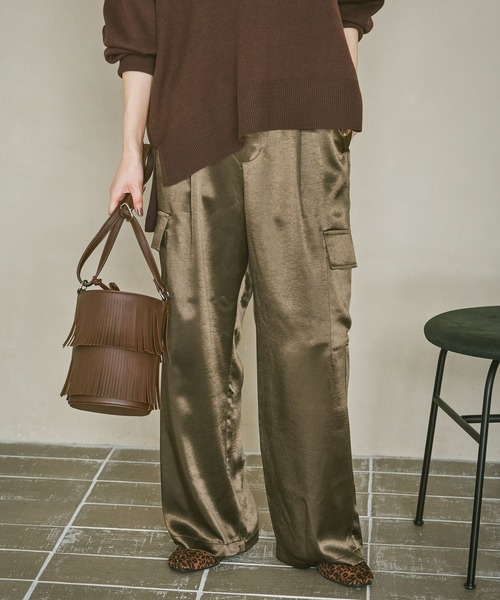 LAKOLE(ラコレ)の「サテンカーゴパンツ / 602384(カーゴパンツ・レディース・ブラック/カーキ/スモークピンク・FREE)」の9枚目の写真