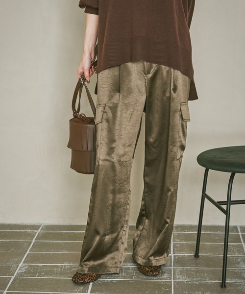 LAKOLE(ラコレ)の「サテンカーゴパンツ / 602384(カーゴパンツ・レディース・ブラック/カーキ/スモークピンク・FREE)」の8枚目の写真