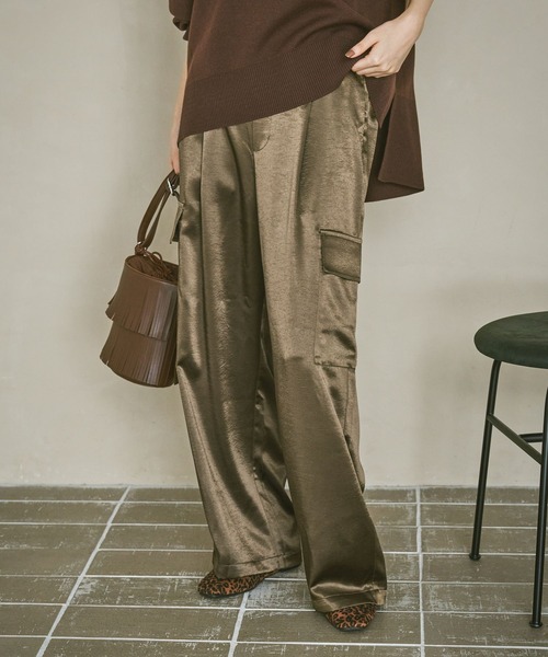 LAKOLE(ラコレ)の「サテンカーゴパンツ / 602384(カーゴパンツ・レディース・ブラック/カーキ/スモークピンク・FREE)」の7枚目の写真