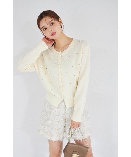 tocco closet（トッコ　クローゼット）の「【ZOZO限定】パール釦フラワーモチーフ×ビジューニットカーディガン（ニット/セーター・レディース・アイボリー/ブラック/グレー・M）」の8枚目の写真