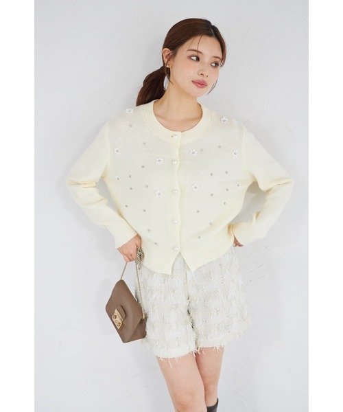 tocco closet（トッコ　クローゼット）の「【ZOZO限定】パール釦フラワーモチーフ×ビジューニットカーディガン（ニット/セーター・レディース・アイボリー/ブラック/グレー・M）」の7枚目の写真