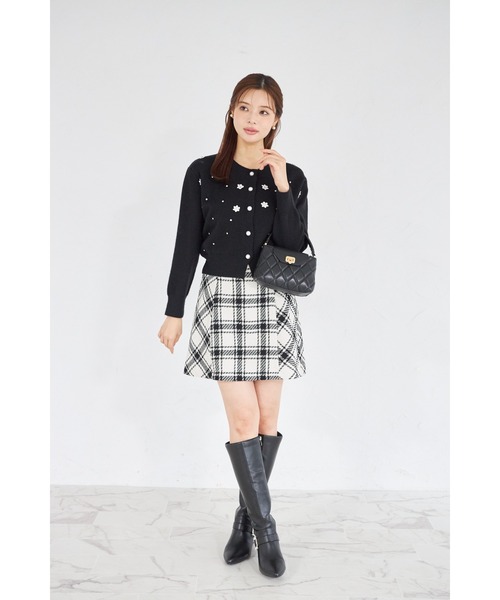 tocco closet（トッコ　クローゼット）の「【ZOZO限定】パール釦フラワーモチーフ×ビジューニットカーディガン（ニット/セーター・レディース・アイボリー/ブラック/グレー・M）」の12枚目の写真