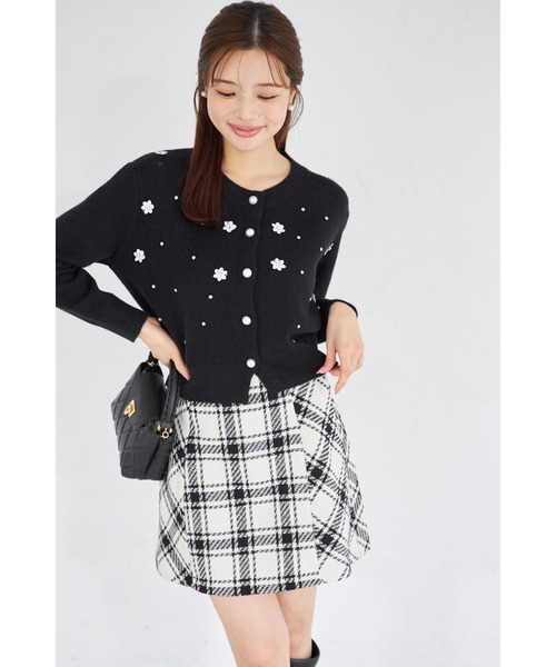 tocco closet（トッコ　クローゼット）の「【ZOZO限定】パール釦フラワーモチーフ×ビジューニットカーディガン（ニット/セーター・レディース・アイボリー/ブラック/グレー・M）」の13枚目の写真