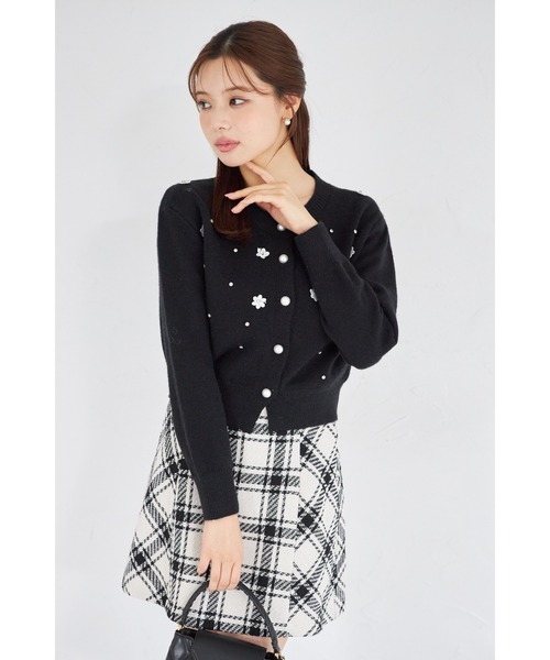 tocco closet（トッコ　クローゼット）の「【ZOZO限定】パール釦フラワーモチーフ×ビジューニットカーディガン（ニット/セーター・レディース・アイボリー/ブラック/グレー・M）」の14枚目の写真