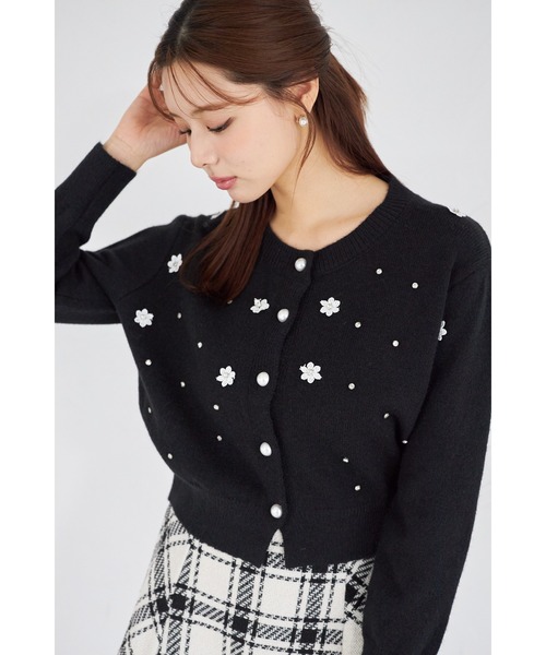 tocco closet（トッコ　クローゼット）の「【ZOZO限定】パール釦フラワーモチーフ×ビジューニットカーディガン（ニット/セーター・レディース・アイボリー/ブラック/グレー・M）」の17枚目の写真
