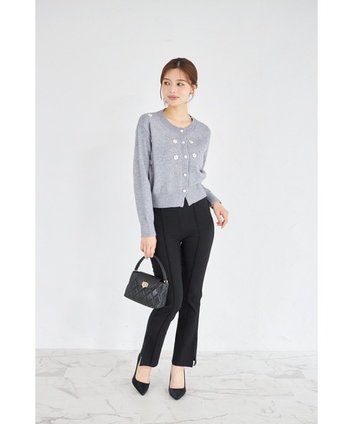 tocco closet（トッコ　クローゼット）の「【ZOZO限定】パール釦フラワーモチーフ×ビジューニットカーディガン（ニット/セーター・レディース・アイボリー/ブラック/グレー・M）」の20枚目の写真