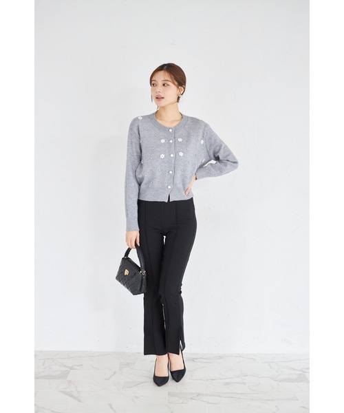 tocco closet（トッコ　クローゼット）の「【ZOZO限定】パール釦フラワーモチーフ×ビジューニットカーディガン（ニット/セーター・レディース・アイボリー/ブラック/グレー・M）」の21枚目の写真